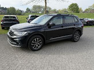 uszkodzony samochody osobowe Volkswagen Tiguan eHybrid / Automaat 2022/9