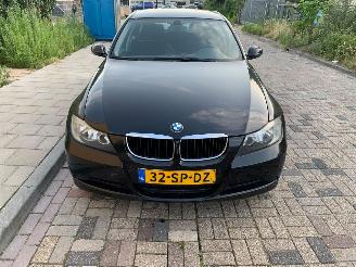Vaurioauto  passenger cars BMW 3-serie 318i 2006/3