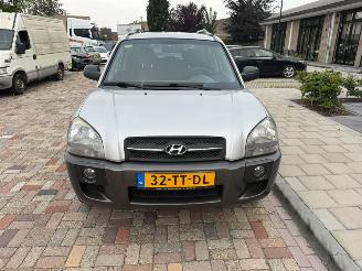 Vaurioauto  passenger cars Hyundai Tucson 2.0i ACTIVE 2007/1