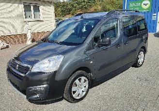 Käytettyjen passenger cars Peugeot Octavia  2017/5