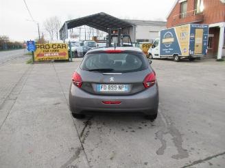 Peugeot 208  picture 6