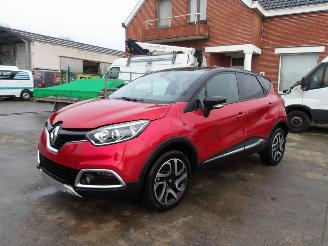 Vaurioauto  passenger cars Renault Captur  2015/8