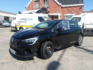 krockskadad bil auto Renault Clio  2021/11