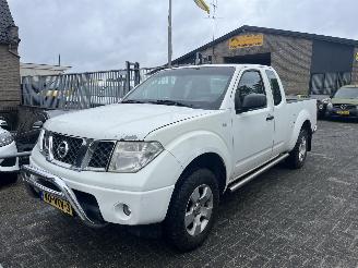 damaged commercial vehicles Nissan Navara 2.5 DCI KING CAB 4WD DPF 4X4 2008/9