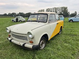 krockskadad bil auto Trabant P 601 OPKNAPPER / RESTAURATIE PROJECT 1986/1
