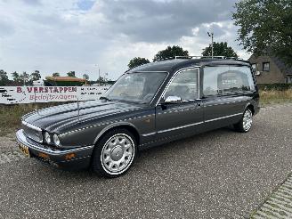 uszkodzony samochody osobowe Daimler Sovereign XJ 4.0I X3000 HEARSE / LIJKWAGEN / BEGRAFENISAUTO / UITVAARTAUTO 1997/8