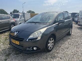 Schadeauto Peugeot 5008 1.6 HDiF Blue Lease 7p 2011/2