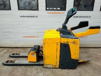 skadebil machine Jungheinrich  ERE 225 Elektrische palletwagen met lader 2017/1