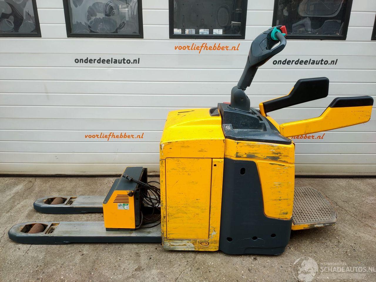 Jungheinrich  ERE 225 Elektrische palletwagen met lader