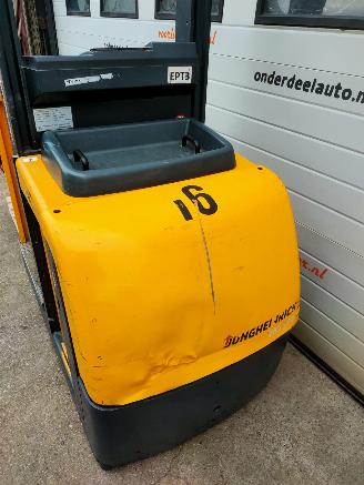 Jungheinrich  EKS110 elektrische order picker picture 7