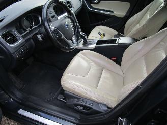 Volvo V-60 2.4 D6 AWD Schadevrij picture 9