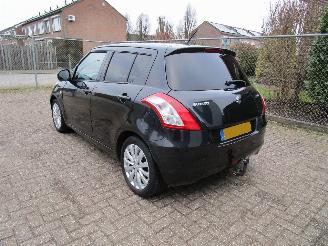 Suzuki Swift Clima Radio/CD Nw Model 5-Drs picture 2