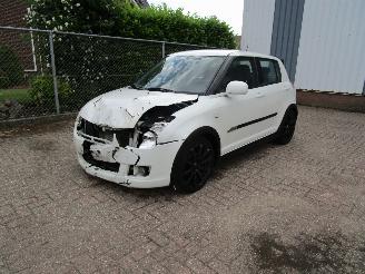 uszkodzony samochody osobowe Suzuki Swift 1.3 Airco 5-Drs Parelmoer wit 2009/1