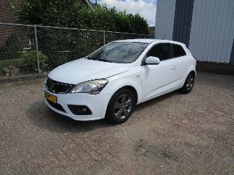 Avarii autoturisme Kia Pro cee d 1.4 Navi Camera Airco 2011/2