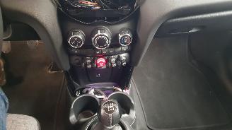 Voiture accidenté Mini One 1.5 12V ONE  2DRS BENZ 1.499CC 75KW 102PK 2021/4