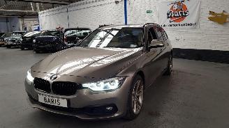 uszkodzony samochody osobowe BMW 3-serie 320i 2.0 16V AUT COMBI  BENZ 1.998CC 135KW 184PK 2017/8