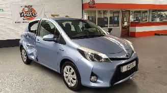 Schadeauto Toyota Yaris 1.5 16V HYBRID AUT  ELEKTRISCH-BENZ 1.497CC 74KW 101PK 2014/1