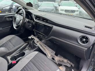 Toyota Auris Touring Sports 1.2T Dynamic BJ 2015 154.883 KM picture 17