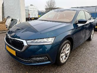 skadebil auto Skoda Octavia 1.5 AUTOMAAT  e-TSI Business Edition Plus 2023/1