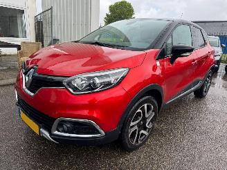 krockskadad bil auto Renault Captur 0.9 TCe Helly Hansen 2015/1