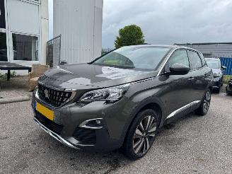 Schadeauto Peugeot 3008 1.2 AUTOMAAT PureTech Blue Lease Premium 2020/5