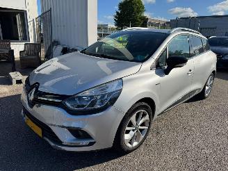 Damaged car Renault Clio Estate 0.9 TCe Limited 2017/2