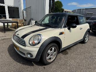 Vaurioauto  passenger cars Mini Cooper 3-Deurs 1.6 Cooper Business Line 2010/4