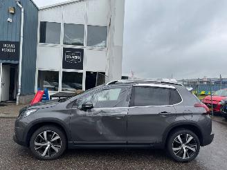 Peugeot 2008 1.2 PureTech GT-line picture 2