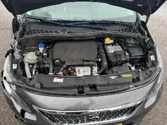 Peugeot 2008 1.2 PureTech GT-line picture 8