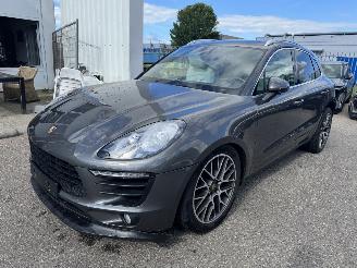 Vaurioauto  passenger cars Porsche Macan 2.0 automaat bj 17 2017/10