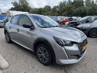 krockskadad bil auto Peugeot 208 EV ActivePack 50 kWh 2023/8