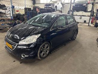 krockskadad bil auto Peugeot 208 1.6 e-hdi 2014/2