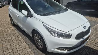 uszkodzony samochody osobowe Kia Cee d CEE D 1.6 BENZINE AIRO 2012/7
