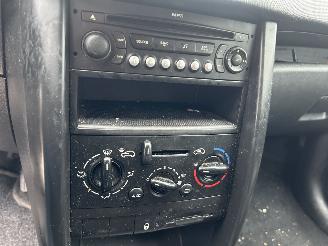 Peugeot 207 1.4 VTI COOL N BLEU picture 9