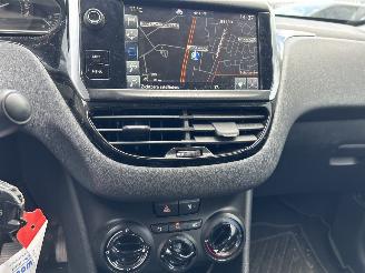 Peugeot 208 1.2 PURETECH LION picture 10