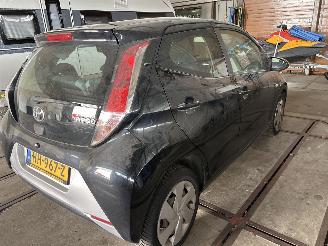 Schadeauto Toyota Aygo 1.0 VVT-I  X-PLAY 2015/11