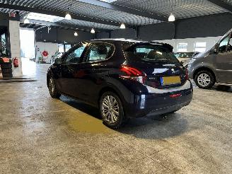 Peugeot 208 1.6 BlueHDi Blue Premium 90.000 KM! picture 3