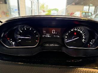 Peugeot 2008 1.2 PureTech Blue Lion picture 25