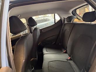 Hyundai I-10 1.0i picture 13