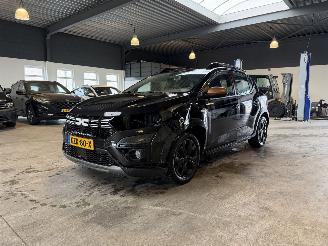 Vaurioauto  passenger cars Dacia Sandero Stepway 1.0 TCe 110 Extreme 2023/12