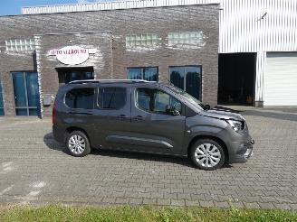 uszkodzony samochody osobowe Opel Combo LIFE 1.2 T. L2H1 Edition 2021/4