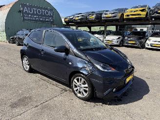 Schadeauto Toyota Aygo 1.0 VVT-I 51KW X-JOY Clima Navi Led Camera 2018/2