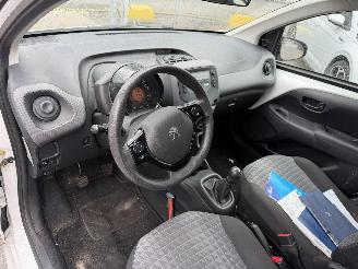 Peugeot 108 1.0 E-VTI 53KW Airco Led Active 5-Drs NAP picture 6