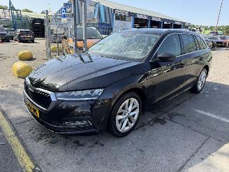 Unfallwagen Skoda Octavia 1.0 e-TSI 81KW DSG Clima Navi Led Business Edition NAP 2021/6