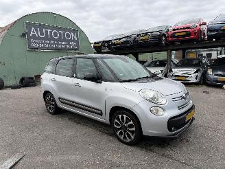 Schadeauto Fiat 500L 0.9 Twinair Living 7-Pers. Clima Navi Camera Lounge NAP 2014/5
