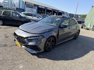 krockskadad bil auto Mercedes A-klasse 180 Autom. 100KW Pano Sfeer Clima Navi AMG Line NAP 2023/10
