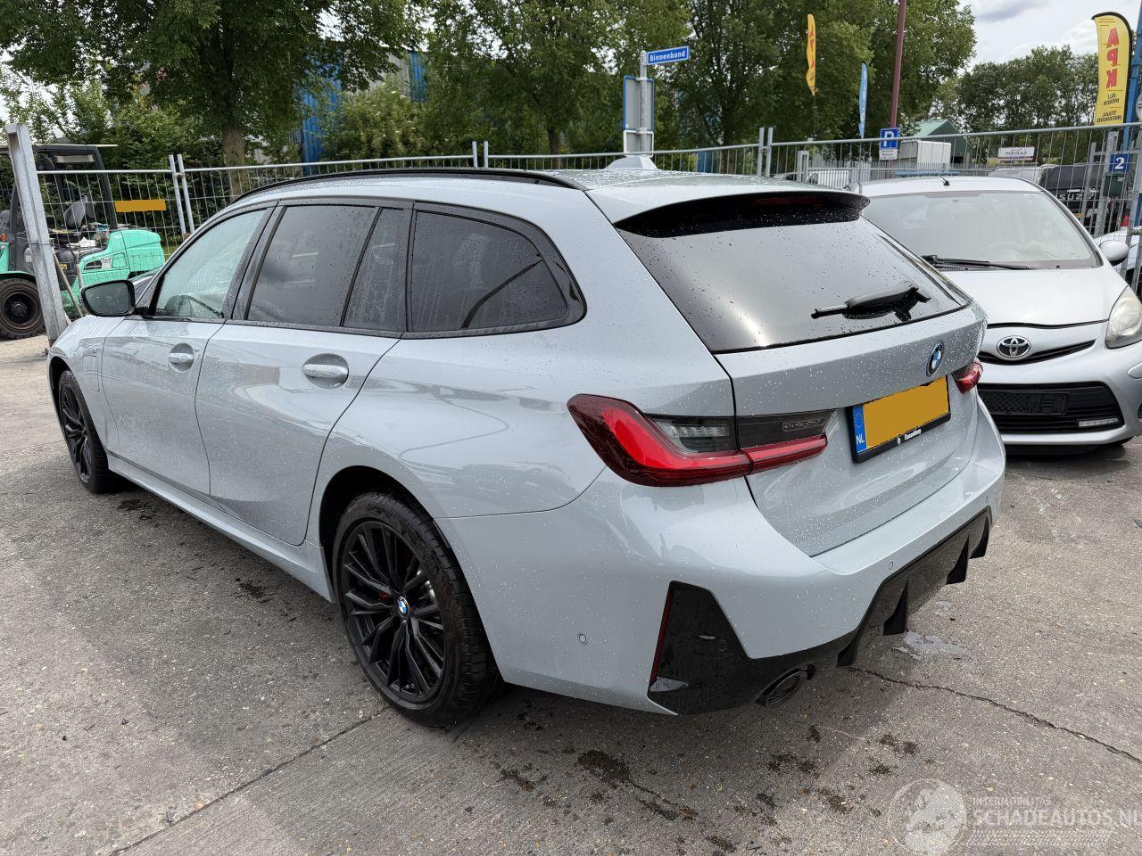 BMW 3-serie 330e 135KW Pano Clima Navi M-Pakket NAP
