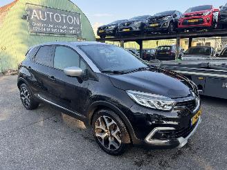 Schadeauto Renault Captur 0.9 TCE 66KW  Bose Clima Navi Led Camera 2019/4