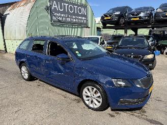 Vaurioauto  passenger cars Skoda Octavia 1.6 TDI 85KW DSG Clima Navi Camera Greentech Ambition Business NAP 2018/1