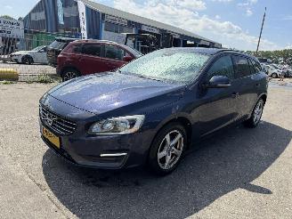 Auto incidentate Volvo V-60 1.6 D2 Autom. 84KW Clima Navi Leer Led R-Design 2014/10